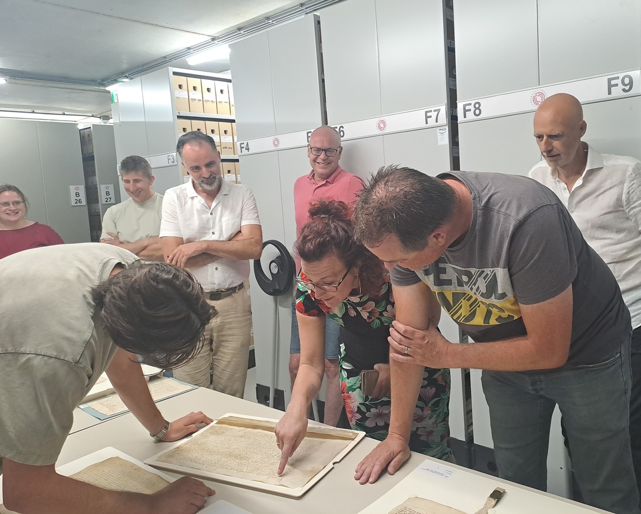 Lerarenopleiding op bezoek in archiefdepot
